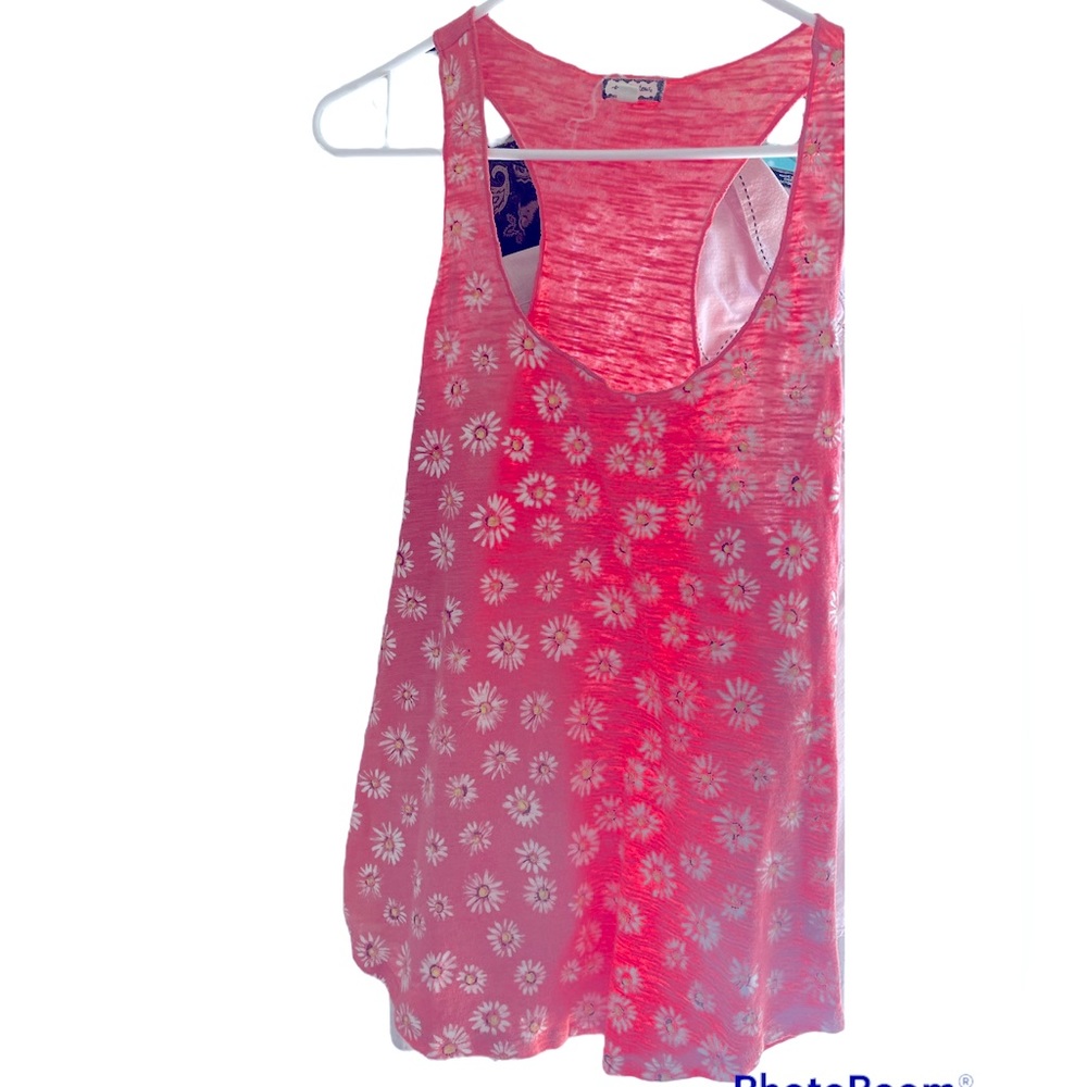 Size Large Coral loose fitting tank with daisies